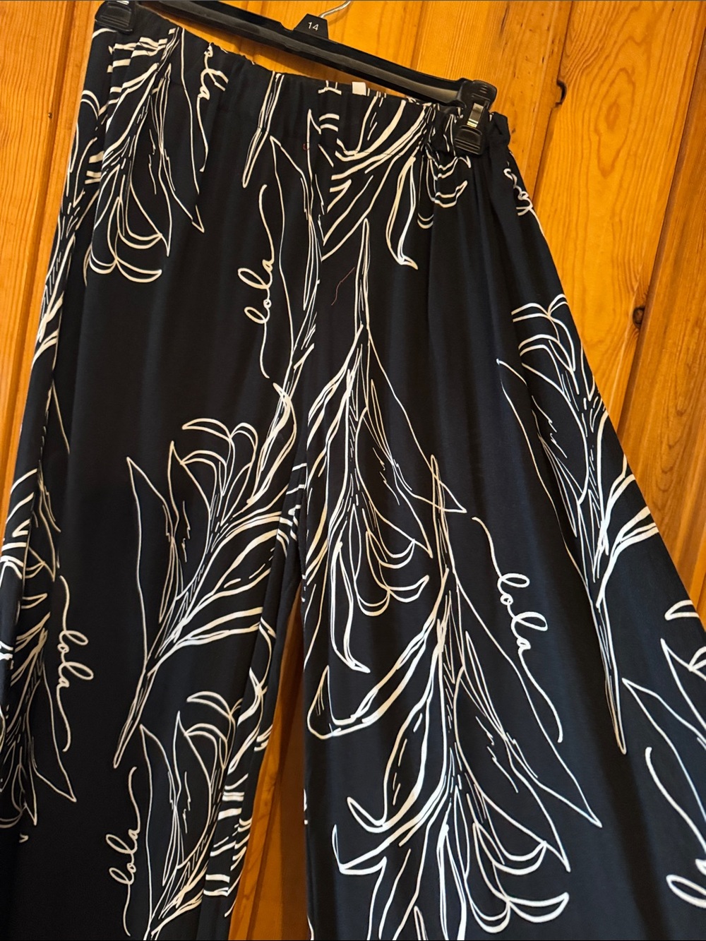 Simply Sisters Black Wide-Leg Palazzo Pants with White Ti Leaf Print - Picture 5 of 5